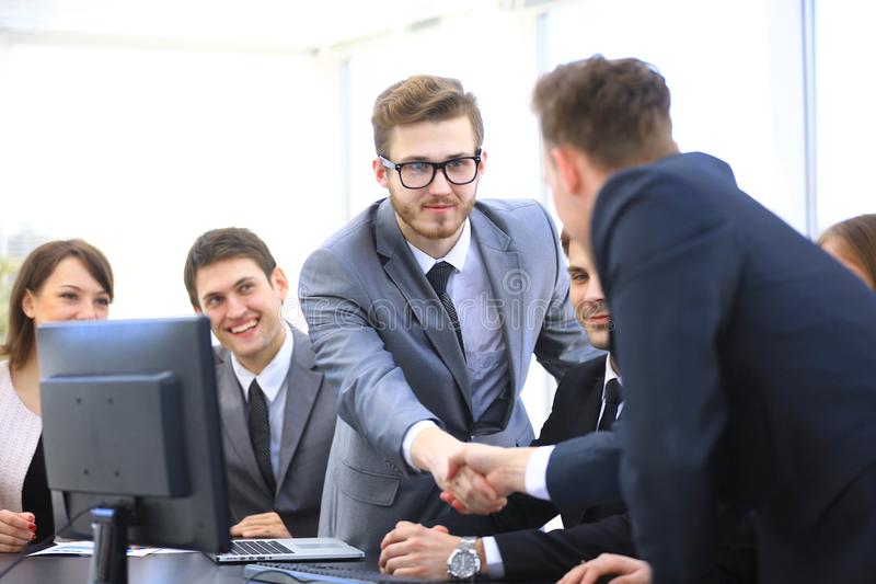 我国社会保险费率 将会适时适当下调|太阳成集团tyc7111cc(图1) 太阳成集团tyc7111cc